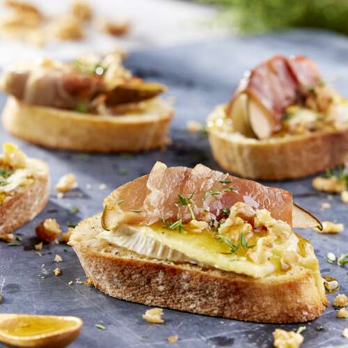 Recept voor Bruschetta’s met peer, gedroogde ham en brie | Colruyt ...