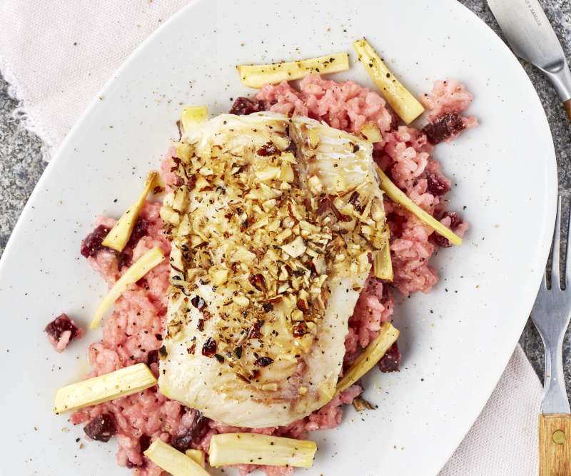 Cabillaud En Croûte De Noisettes Et Risotto à La Betterave Rouge