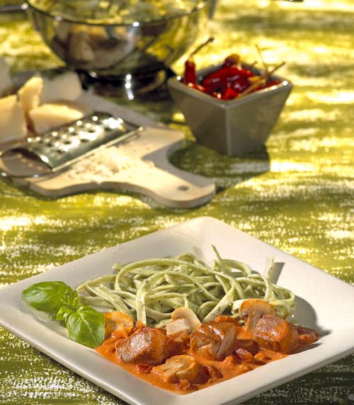 Recette pour Pâtes au basilic, sauce tomate au thon Colruyt En Cuisine