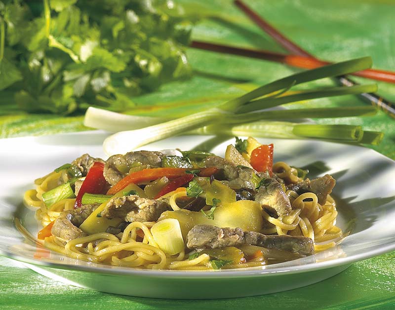 Recept Voor Noedels Met Oosterse Groenten En Runderreepjes Colruyt Lekker Koken