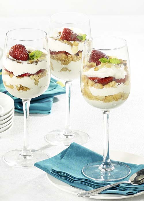 Trifle vanille-fraise aux biscuits à la cuiller | Colruyt